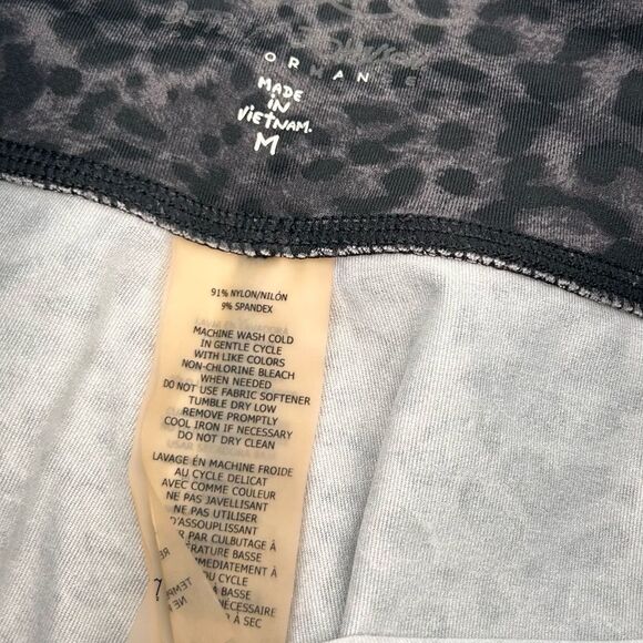 Betsey Johnson Performance gray animal print leggings size medium - Picture 5 of 5